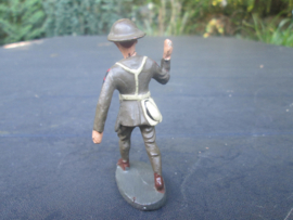 ELASTOLIN British soldier carrying something. Engelse soldaat die je iets kunt laten dragen.