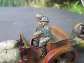 Tin toy French soldiers with canon. Blikken speelgoed, vooroorlogs, Franse soldaten met kanon en paard en wagen. made in Germany, bijzonder stuk.