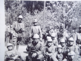 WW 1 photograph of a group of Italian or Russian soldiers. full equipment