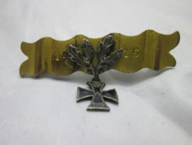 German sweetheart with iron cross. Duits herinnerings speldje 1914-1915 met ijzeren kruis 1914