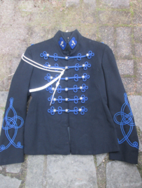 Dutch ceremonial uniform and helmet of the Rijkspolitie- ere-escorte. Uniform en helm van de Nederlandse Rijkspolitie Ere- Escorte.