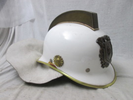 Dutch fire helmet of the sixties. Nederlandse brandweerhelm met leren neklap, zeer mooi model, compleet.