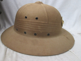 USMC pith helmet nicely marked, with USMC  badge. USMC tropenhelm 1942 op naam zeer nette staat