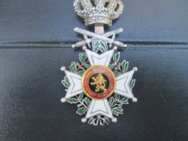 Belgium medal Belgische medaille militair, met zwaarden Leopoldorde. nette staat.