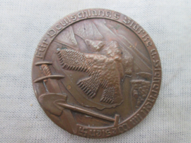 German medal plaque Westwall. Für Deutschland's Stärke und Sicherheit im Westen. diameter 4,8 cm.