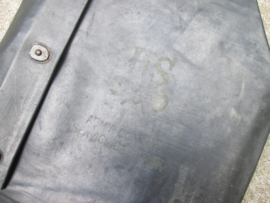 US-Army gas mask M-7 assault bag, rubber. Amerikaanse gasmasker tas rubber gebruikt door para eenheden ten tijde van D-Day. mooi gedragen staat met embleem er nog op. para-equipment.