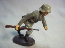 German soldier ELASTOLIN Duits speelgoed soldaatje