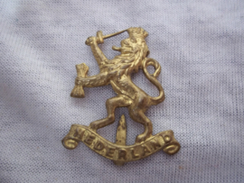 Dutch cap badge, gilt, Nederlands petembleem officieren, vuurverguld. met 2 buigpennen.
