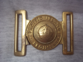 Buckle  PACIFIC ISLAND REGIMENT. nieuwe- guinea, australie . bronzen gesp met oorlogskroon