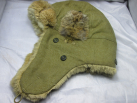 Japanese army winter rabbit fur officers cap, nicely marked with metal star. Japanse officiers winter bont muts met metalen ster geheel compleet zeldzaam stuk.