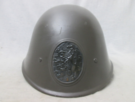 Dutch helmet M-1934 in MINT condition. Nederlandse helm van de Burger Bescherming, in nieuw staat gedragen na de oorlog. 