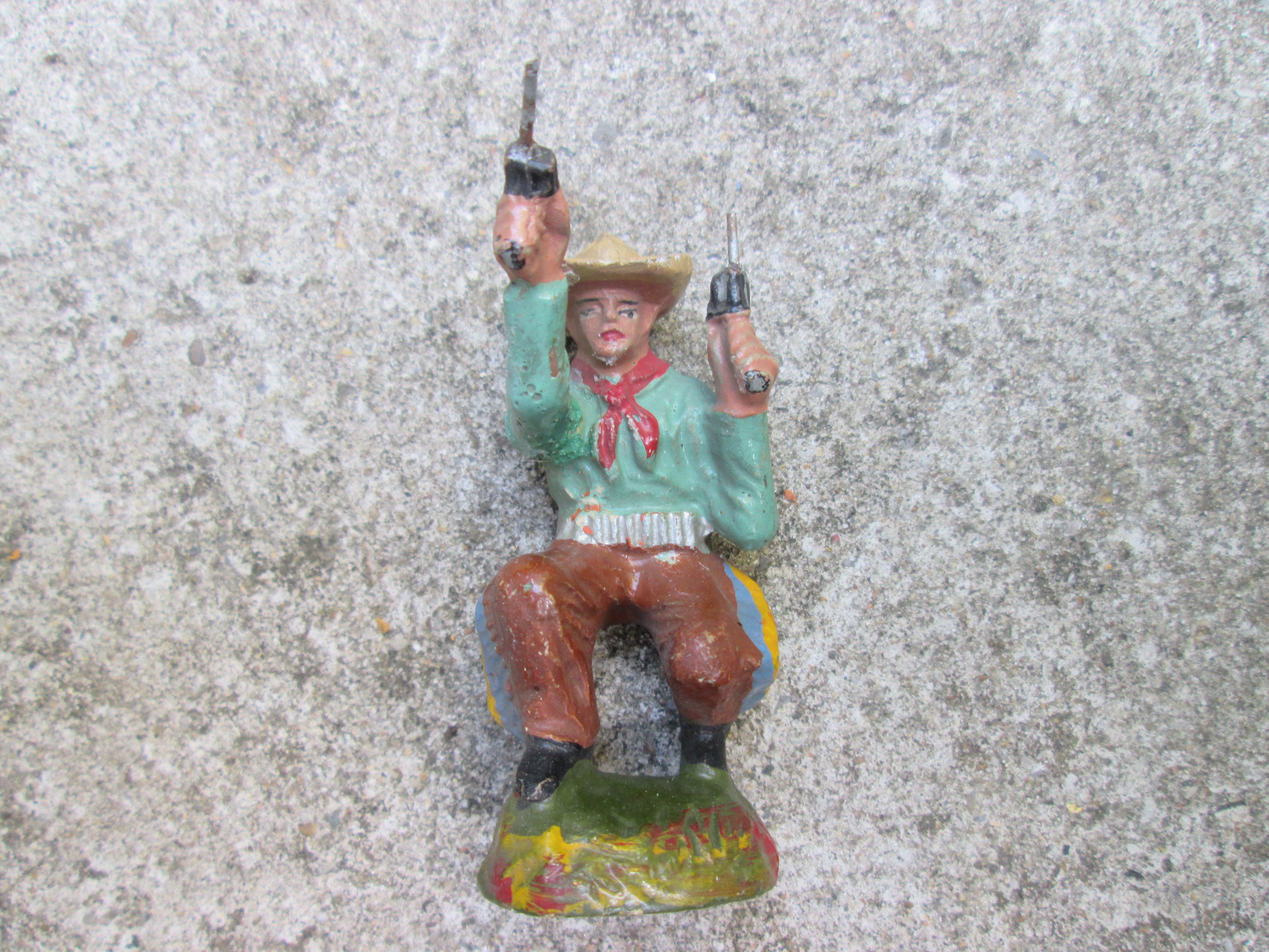 DURSO cowboy with 2 revolvers, figuur met  2 wapens