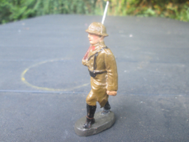 ELASTOLIN Belgium marching soldier. Marcherende belgische soldaat.