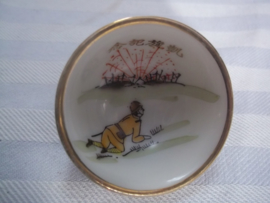 Japanese sake cup with Japanese soldier. Sakecup met Japanse soldaat .