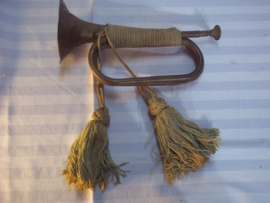 Children bugle. Kinder bazuin, speelgoed met de originele flossen,
