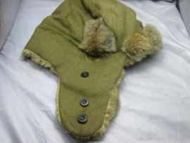 Japanese army winter rabbit fur officers cap, nicely marked with metal star. Japanse officiers winter bont muts met metalen ster geheel compleet zeldzaam stuk.