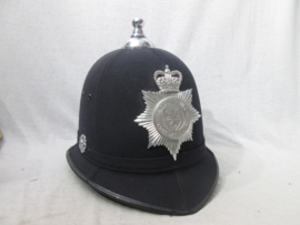 British Bobby helmet, Engelse politie helm Leicestershire Constabulary, apart embleem mooie helm.