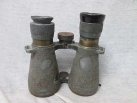 German binocular Fernglas 08, dated XI - 1917. Duitse verrekijker Fernglas 08, met datum XI  (November) 1917. Militair verstrekt.helaas mist er 1 oogdop.