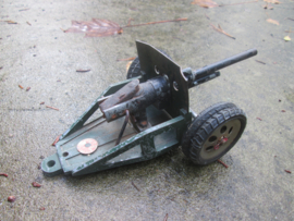 ASTRA made in England metal gun meccano. metalen kanon aparte maker.
