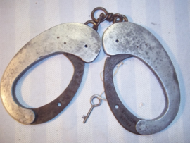 French police handcuffs Franse politie handboeien jaren 40 met sleutel Police National