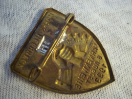 German tinnie Rally badge Duitse tinnie NSBO Fahnenweihe 6 augustus 1933 Moers-Meerbeck, vroeg model.