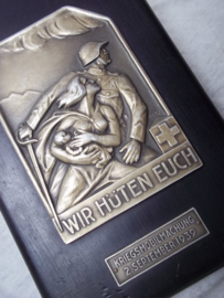 Swiss memorial plaque in the German language. Zwitserse mobilisatie plaquette van 2 september 1939 in de Duitse taal.