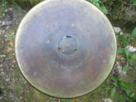 German cartridge Karlsruhe 1917, high 58 cm, diameter 15,5 cm weight is 5,5 kilo. Grote Duitse huls 1917 in deze maat zeer bijzonder