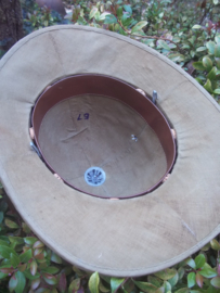 Italian pith helmet adopted  and used by the german army, KRIEGSMARINE. Italiaanse tropenhelm die ook gedragen werd door de Duitse Wehrmacht. Er waren vele aanpassingen, met wehrmacht emblemen of kriegsmarine adelaar.