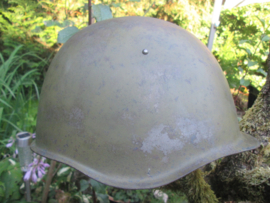 Russian helmet SSH-39. Russische helm 1940. zeldzame helm in een nette staat. is tijdens WO2 ook gebruikt bij de luftschutz, als buitgemaakte helm, blauwe kleur van binnen. helm met historie, genummerd.