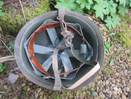 French NATO helm from the fifties- sixties. Franse helm met binnenhelm geheel Franse productie OTAN - casque
