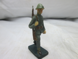 DURSO toy soldier, Dutch army. Nederlands speelgoed soldaatje met typische helm met plaat zeer goede staat.