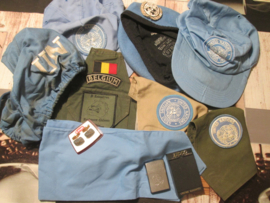 Lot VN Militaria baret, petjes sjaal armbanden manchetknopen, ZIPPO ansteker  UNTAES - C- ESK. 05 Aug.- 03 Dec. 1996. BELBAT XIII