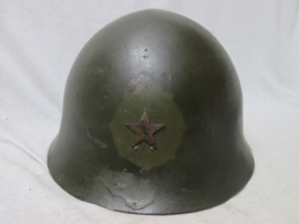 Gemodificeerde Japanse helm Thailand  Model 1930-1932 Siamese combat helmet, met Frans binnenwerk, dit werd officieel zo gedaan je ziet aan de voorkant de contouren van het helm embleem van Siam, nu Japanse ster. bijzonder stuk.