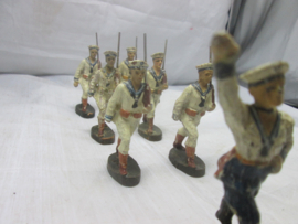 ELASTOLIN German sailors marching WW1  Imperial Reichsmarine played condition very rare. 7 matrozen van de Keizerlijke Rijksmarine zeldzaam geheel.