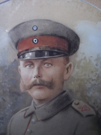 Watercoloured German soldier. Aquarel van een Duitse soldaat WO1 in velduniform met veldmuts, zeer decoratief en heldere aquarel, niet gesigneerd.