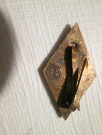 HJ Diamant for the dagger. RzM marked M1/171. HJ embleem voor de dolk, met splitpennen. RzM gemarkeerd M1/171 als nummer.