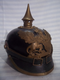 German NCO spike helmet Baden in a very good condition. Duitse pickelhaube 1903 van het 111e Infanterie Regiment mooi gemarkeerd geen dubbele gaten mooi gelijk gekleurd deelstaat Baden. Onderofficier. zeer goede staat