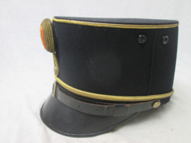 Dutch officers cap M-1895 very good condition. Nederlands kepie model 1895 in een zeer nette staat, met kurk aan de binnenkant zeer apart Maker gebr. van Leer uit Utrecht.