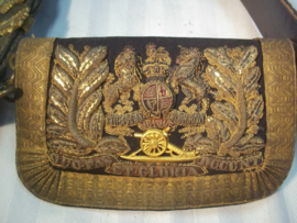 British full dress Victorian Royal Artillery shoulder belt pouch nice embroidered. Engelse giberne Royal Artillery  met riem perfekte staat.