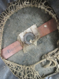 US M1917 Doughboy helmet with liner, leather chinstrap is broken. Amerikaanse Brodie helm naar Engels model zandgeverfd.