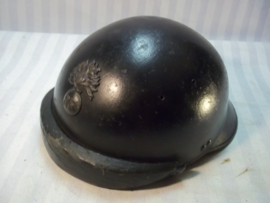 French helmet of the armoured corps, Mdl.1926, with infantry badge, nicely marked. Franse helm van de gemotoriseerde eenheden, tank- motor, mooie helm welke heden ten dage moeilijk te vinden zijn