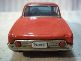 Tin toy car. Blikken speelgoed auto met frictie motor FORD TAUNUS , made in Japan, jaren 60. werkend. goede staat