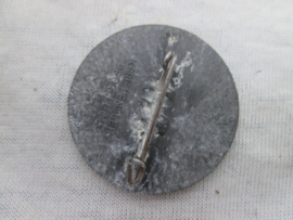 German tinnie, rally badge, Duitse tinnie, Tag der Arbeit 1 mai 1937 with maker, met maker