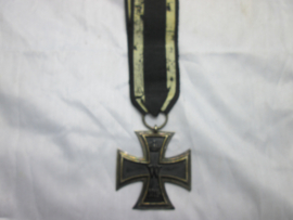 German Iron Cross 2nd class, 1914 with maker. Duits Ijzeren kruis met maker in de ring moeilijk leesbaar 2e klas. 1914.