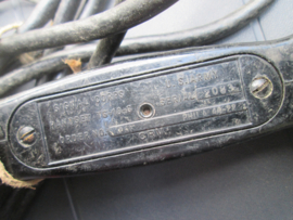 US- Army field telephone used by para and special forces. Amerikaanse telefoon hoorn met 2 knijpers die je op een draad kon klikken en zo kon je communiceren para en special forces gebruikte deze. mooi gemarkeerd 1944.