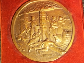 French remembrance medal in case Camerone 1963. 2eREI Franse penning in doos Camerone 18-63-1963, 2e regiment Etrangere Infanterie, met kleine parawing