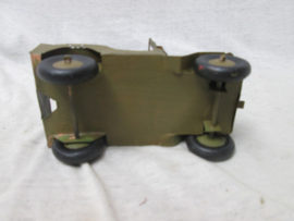Tin toy Willy jeep,war production, with three soldiers. Blikken speelgoed jeep, oorlogs speelgoed, moeilijk te vinden