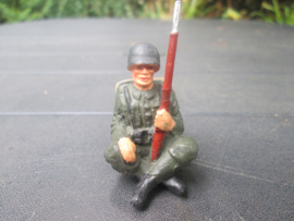 Sitting US soldier, zittende Amerikaanse soldaat met geweer, goede staat.