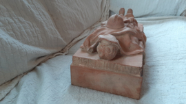 Very rare statue Belgium soldier, WW1 signed E. Vereijcken - 1934. He is a famous artist made 5 military monuments. Terracotta beeld belgische soldaat zeer uniek exemplaar gemaakt door een bekend kunstenaar UNICA.