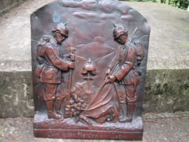 German memorial plaque. Duitse grafplaat van rood koper voor in een huis altaar ter herinnering aan de gesneuvelde. zeer nette plaat Dem Toten Helden ein Gebet. 25 bij 32 cm. leuke voorstelling TOP